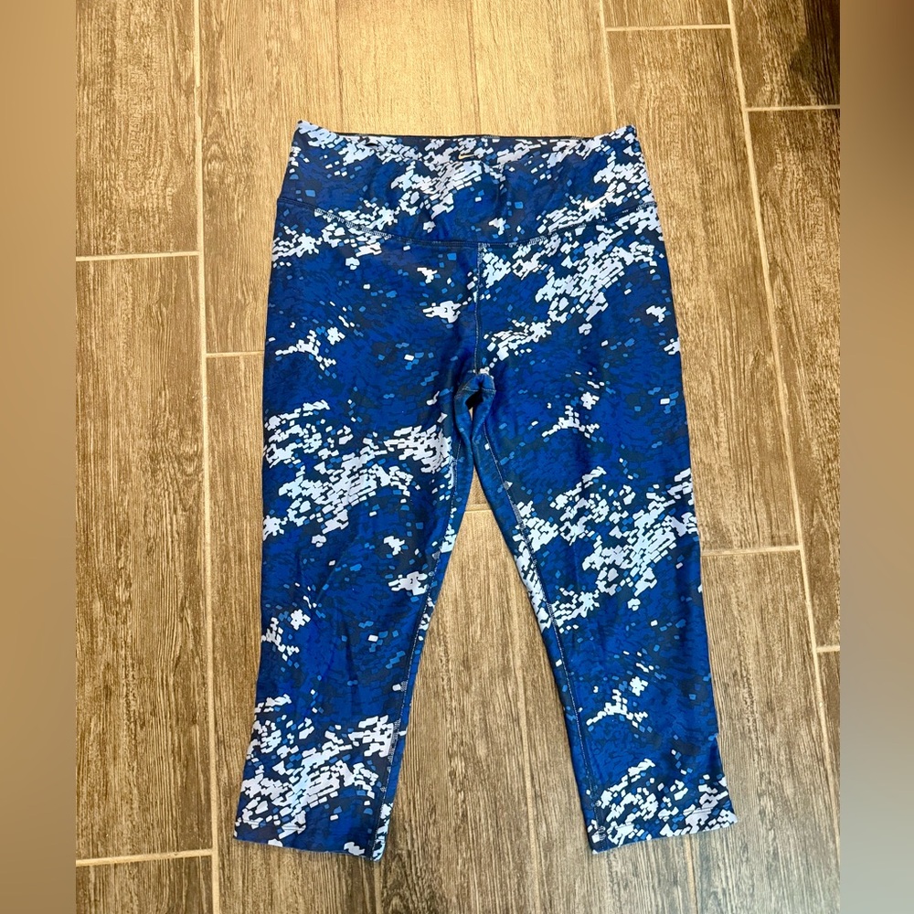 Size large Nike leggings!…